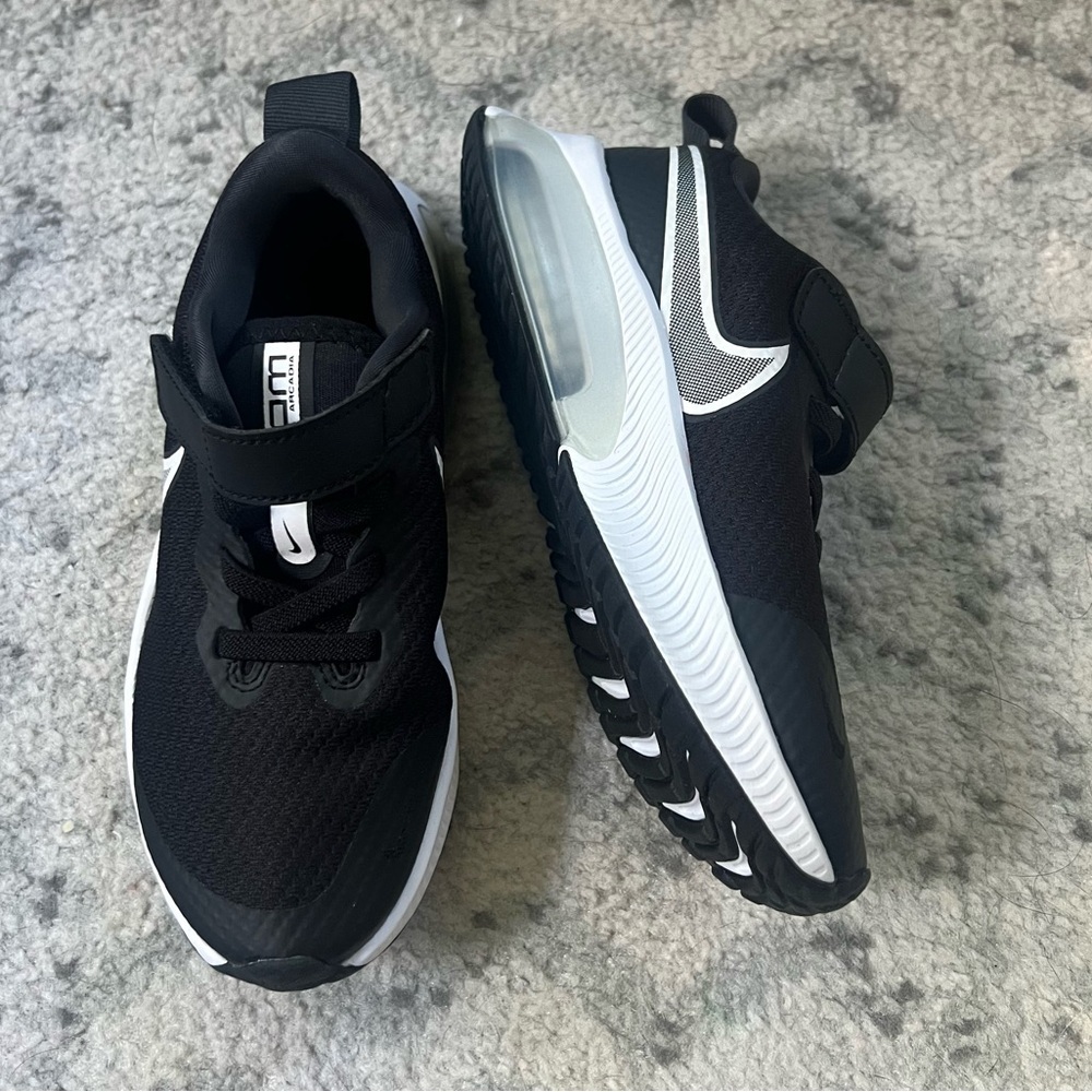 NWOT Nike Air Zoom Arcadia Boys Running Shoes Tennis Shoes Black White Sneakers - Picture 4 of 13